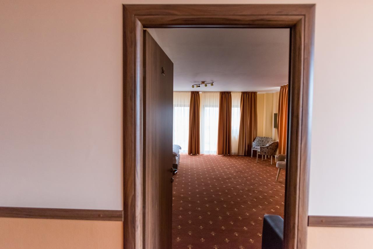 Hotel Monte Carlo Reghin Exterior foto